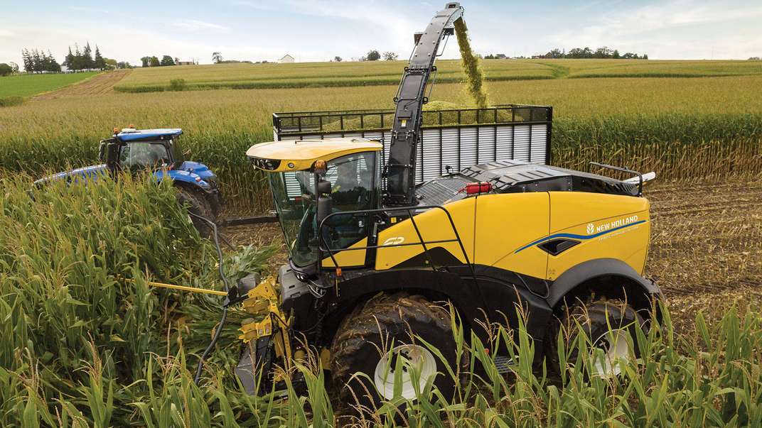 New crop blockage prevention tech, customizable steering and more for FR Forage Cruiser self-propelled forage harvesters