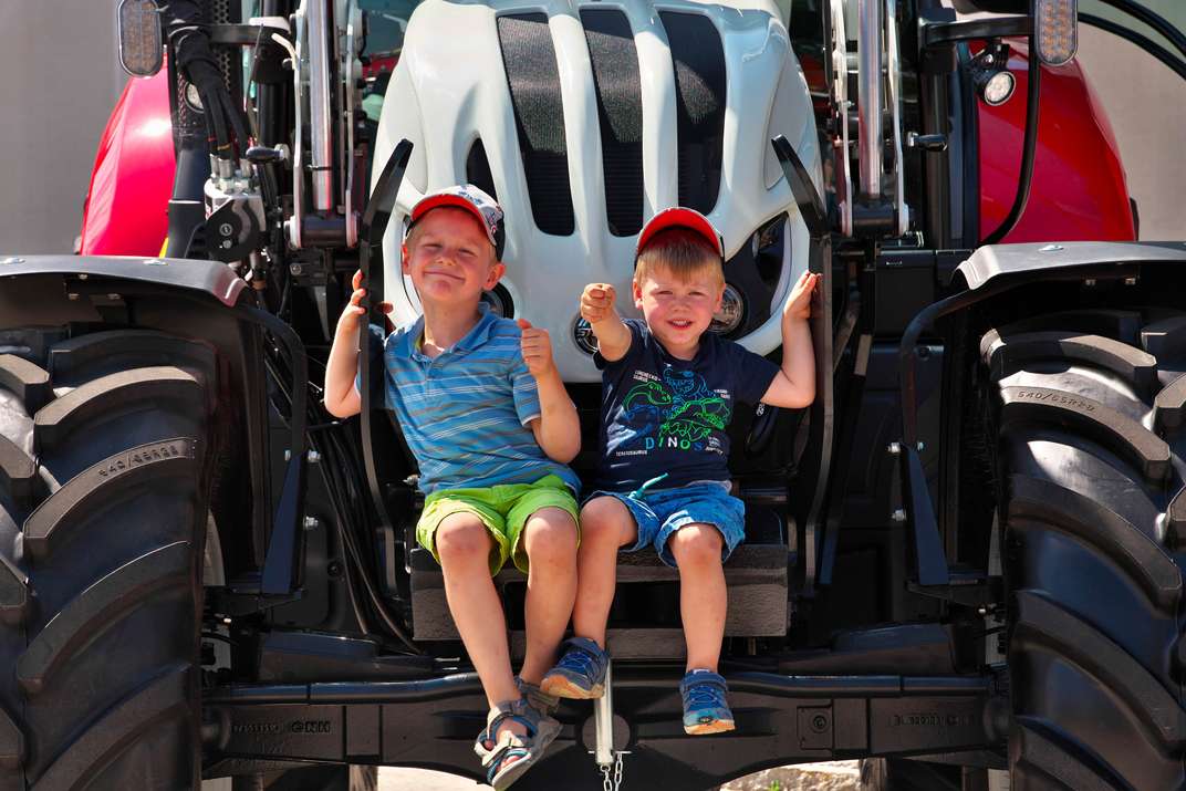 STEYR_Open_Days_Young_Visitors_on_Tractor.jpg