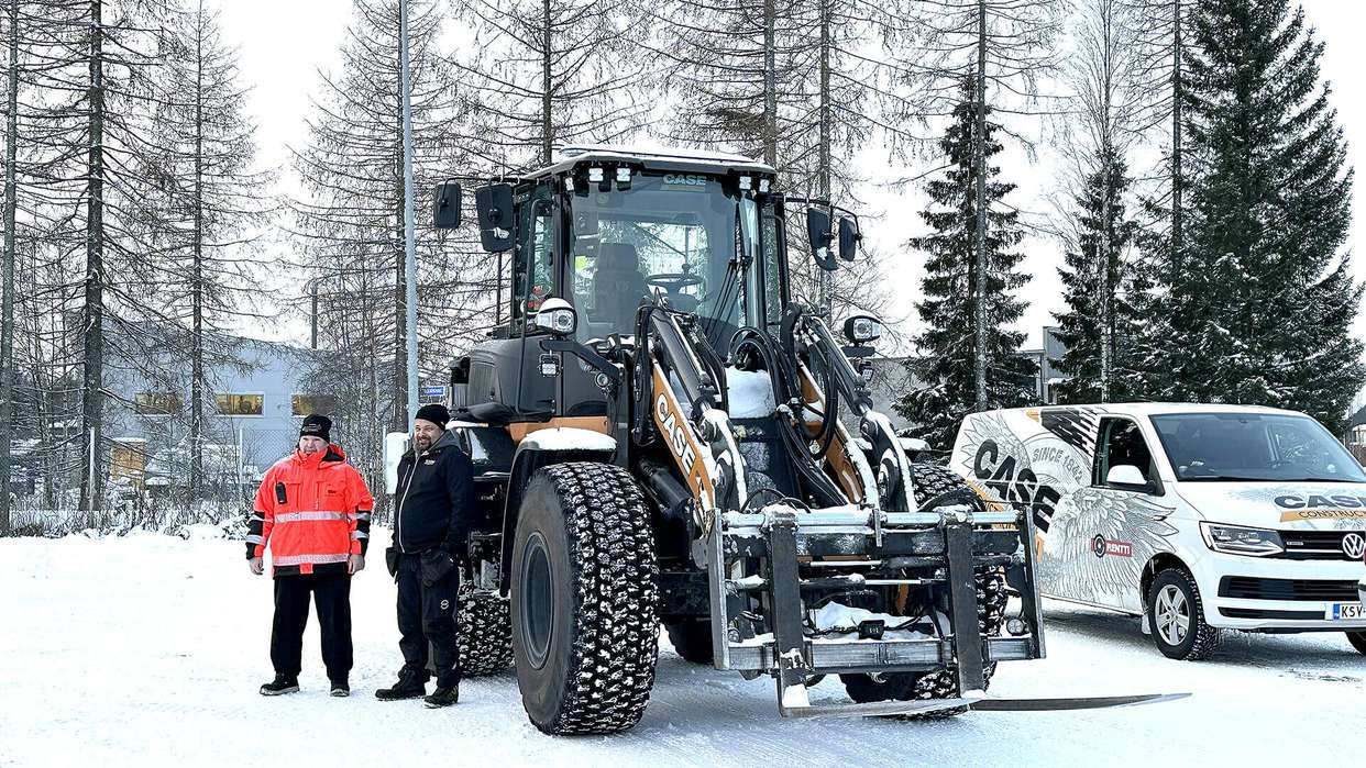 Work 20 hours a day at the post terminal - Finish contractor RHM choose CASE for visibility and hydraulic