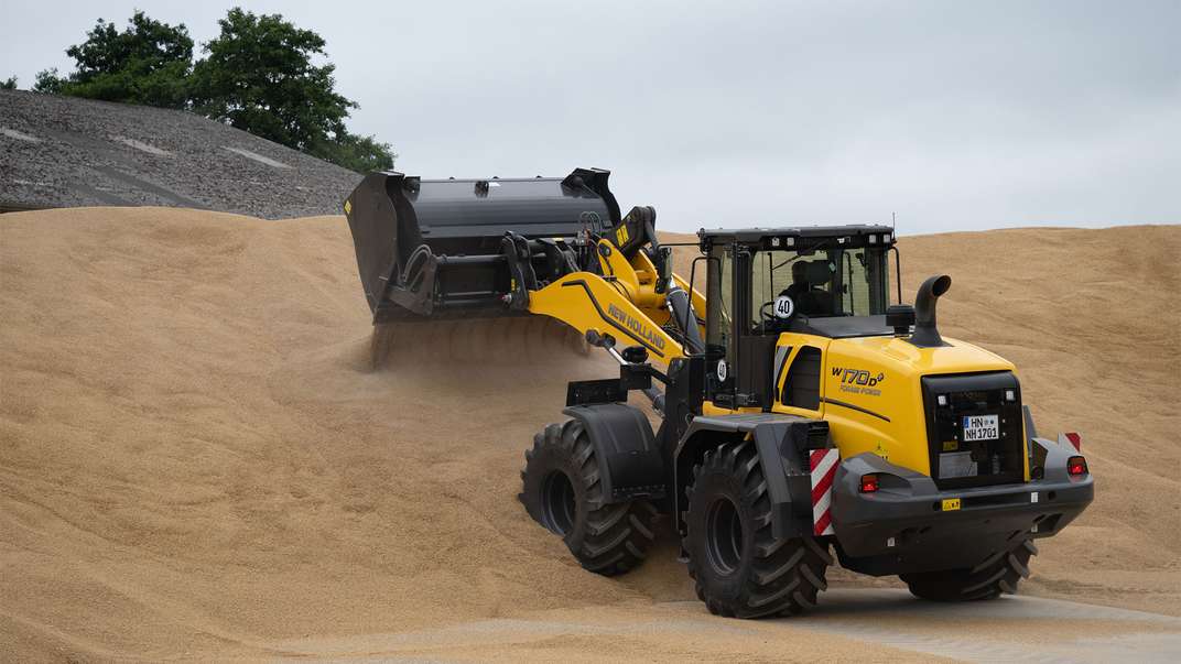 New Holland Boosts Silage Contractors Productivity with the New W170D+ Forage Power