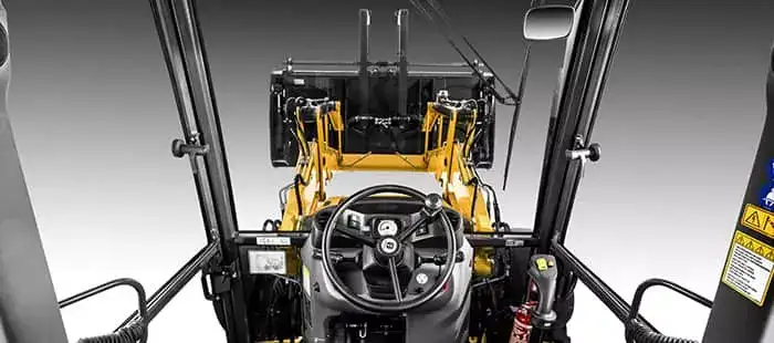 backhoe-loaders-operator-enviroment-01