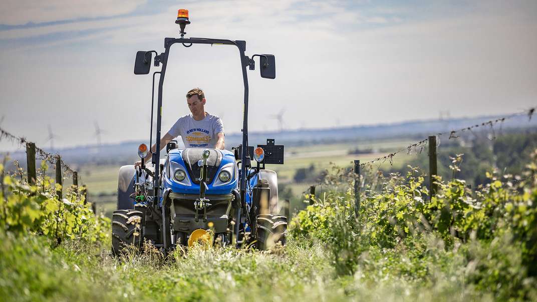 Dorénavant disponible en version cabine, la gamme de tracteurs T4F S fait ses débuts au salon SITEVI 2023