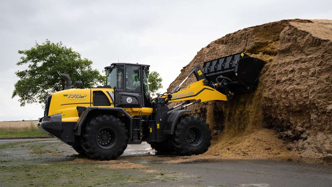 New Holland Boosts Silage Contractors Productivity with the New W170D+ Forage Power