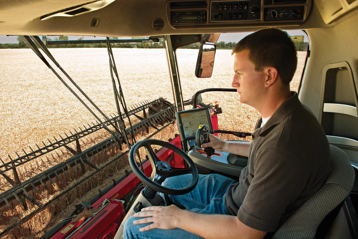 Axial-Flow_Combine_Cab_1079_09-12_mr