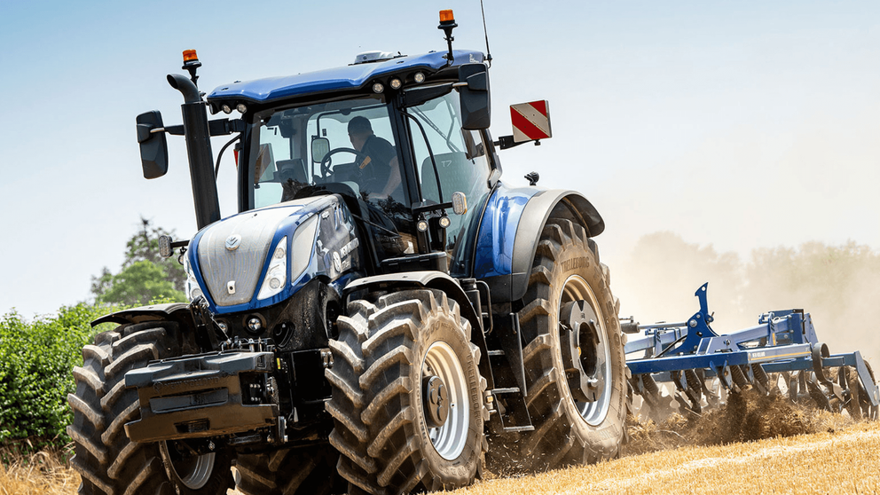 New HollandT7 LWB PLM Intelligence™ tractor sitting in Australian field