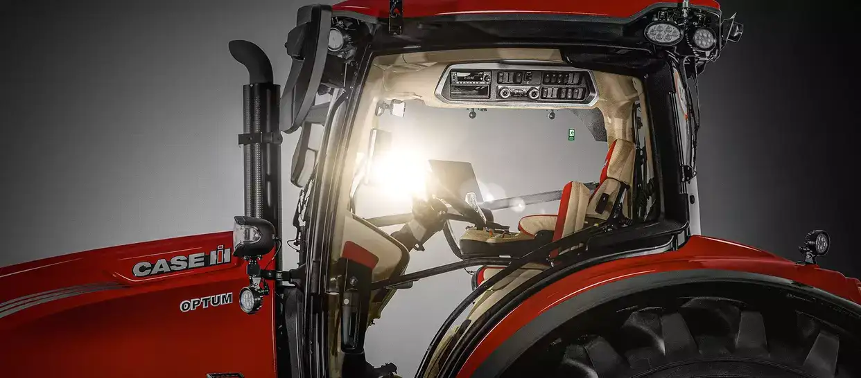 CaseIH_Optum_300_CVXDrive_Cab_1220_AT_A7405285_ret