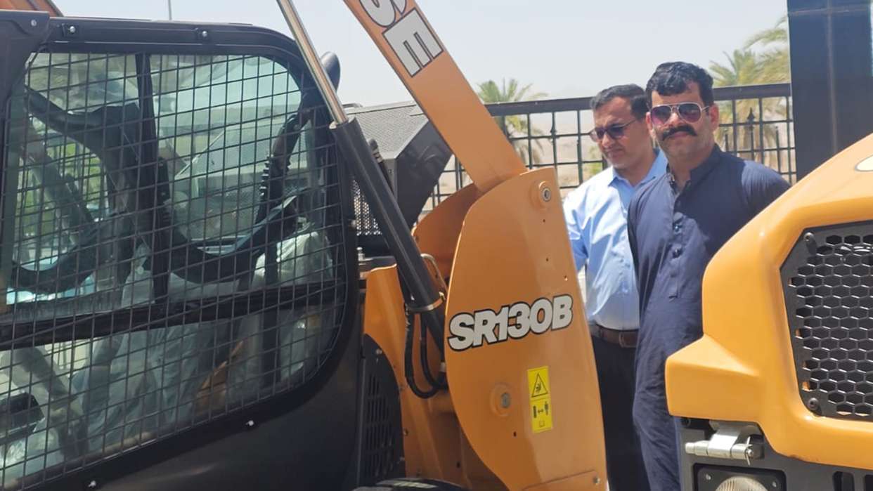 CASE Construction Equipment and IIE Reinforce Strong Market Presence in Oman with Exclusive Customer Event and Machine Handover