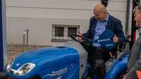 Nowy kompaktowy pomocnik w Płocku: Ciągnik New Holland Boomer 25 wspiera Zakład Aktywności Zawodowej