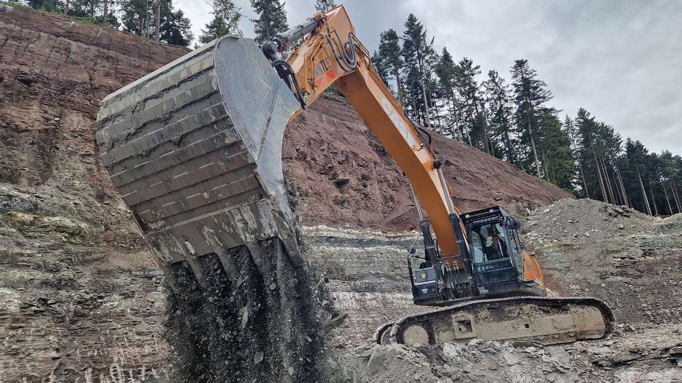 CASE CX490D als Leistungsträger im Gipsabbau