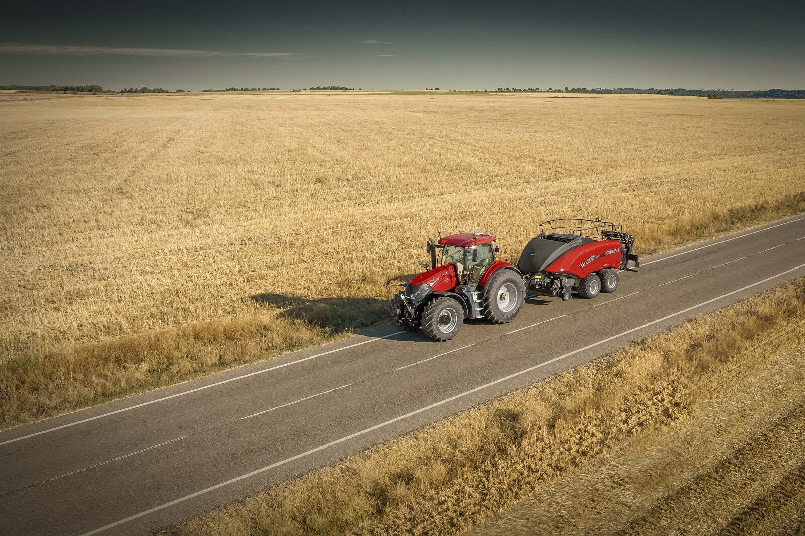 CASE IH_LB_424XLD_ON THE ROAD_resize