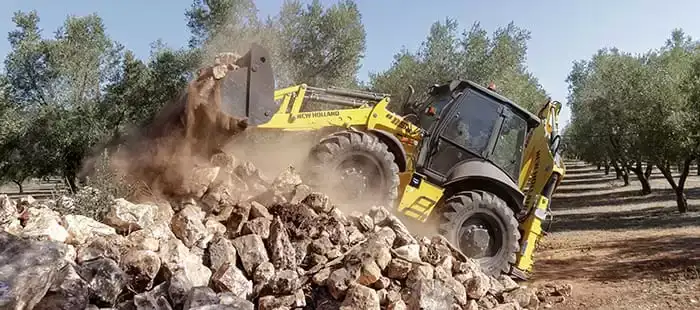 POWERSHIFT™ OR POWERSHUTTLE, YOU DECIDE.