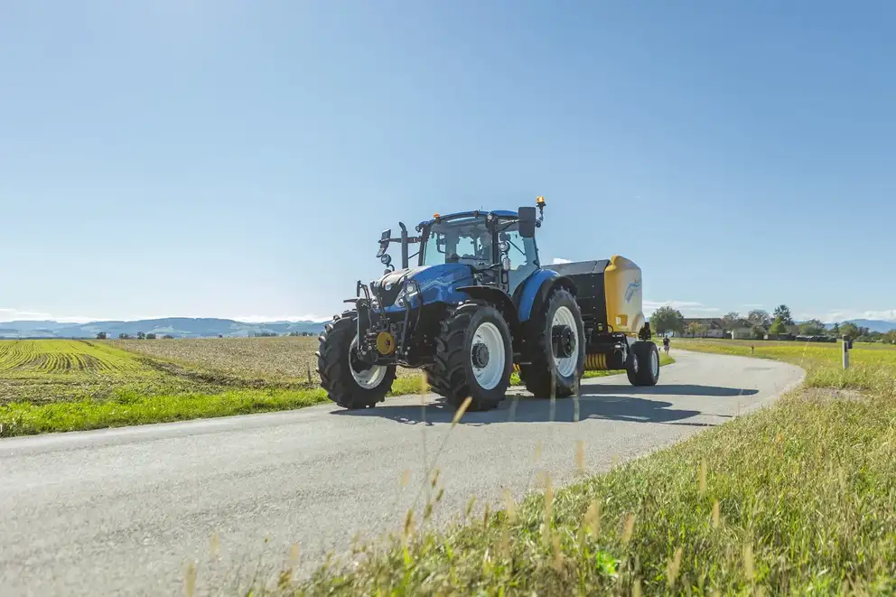 New Holland’s New T5 Dual Command- Master and Commander_710203.jpg