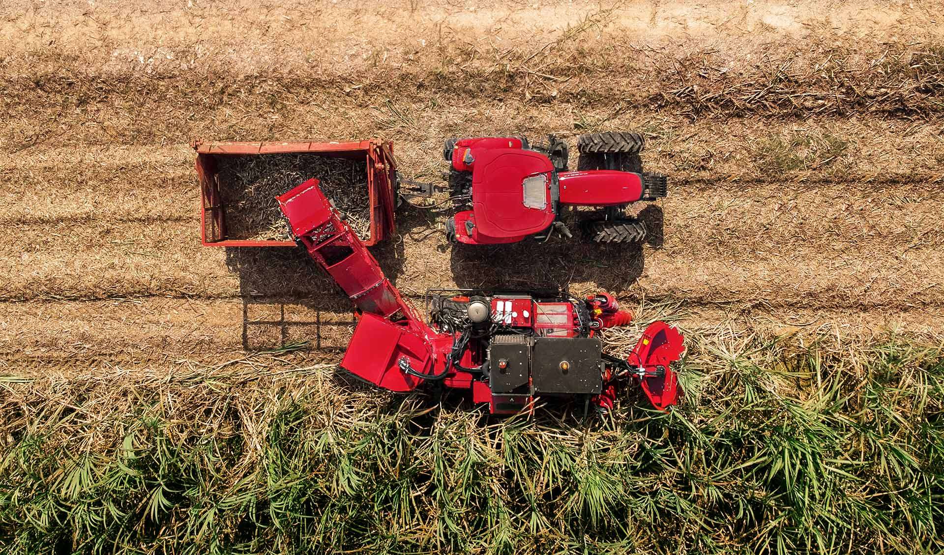 Austoft_4000_sugarcane_harvester_with_tractor_500