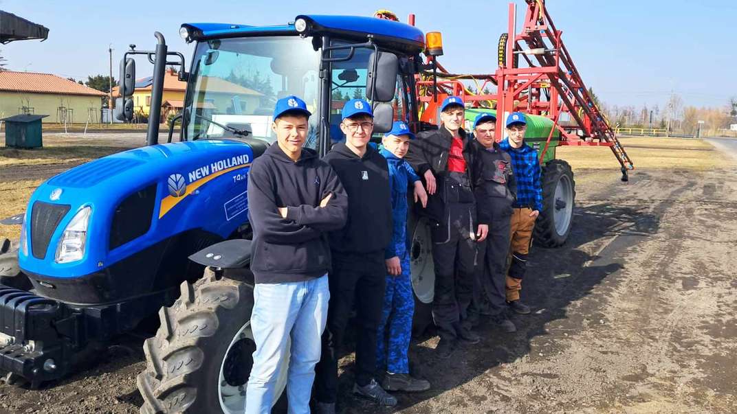 Nowoczesne rolnictwo w praktyce – New Holland wspiera edukację w Zespole Szkół CKU w Gronowie