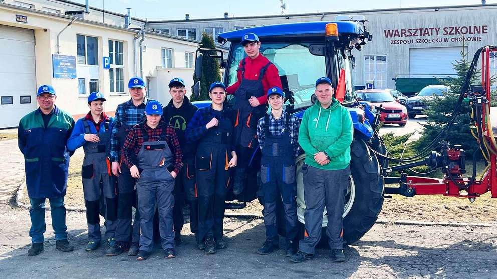 Nowoczesne rolnictwo w praktyce – New Holland wspiera edukację w Zespole Szkół CKU w Gronowie