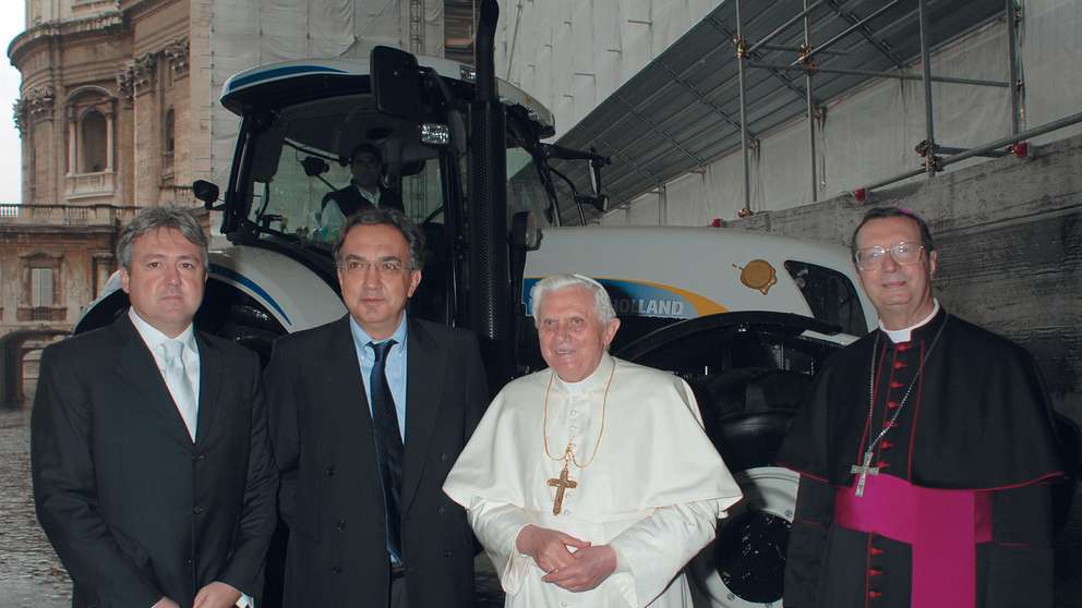 Popes tractors T7000 in white New Holland