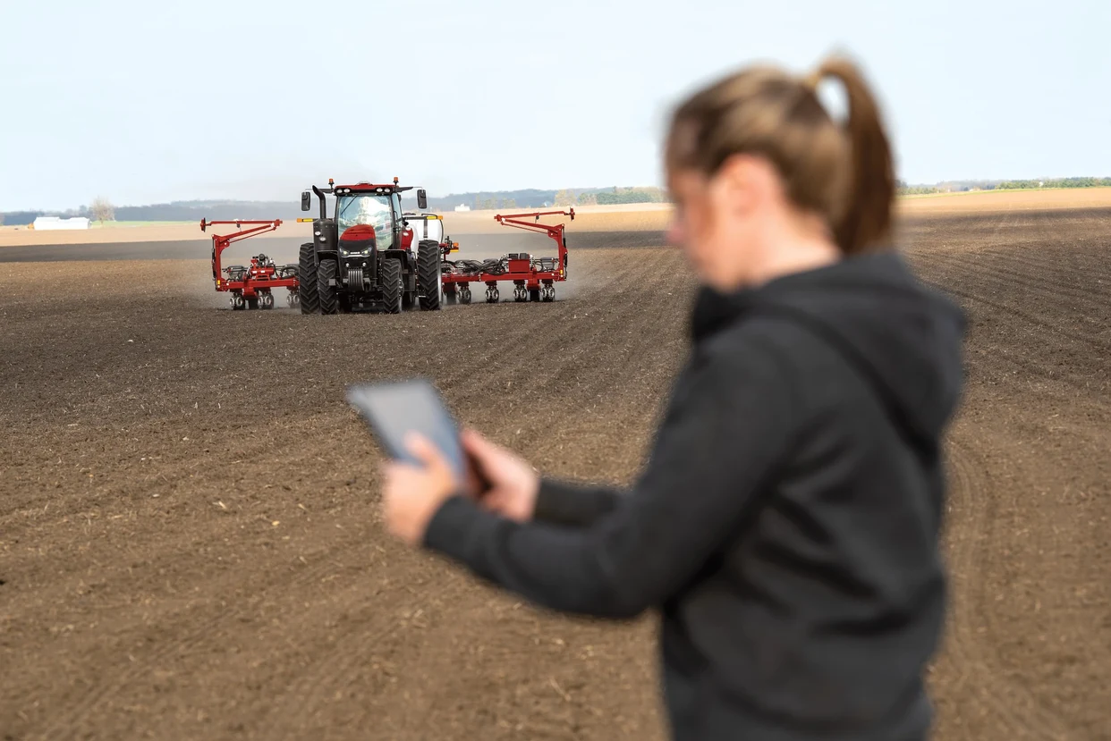 CaseIH_Producer_with_iPad