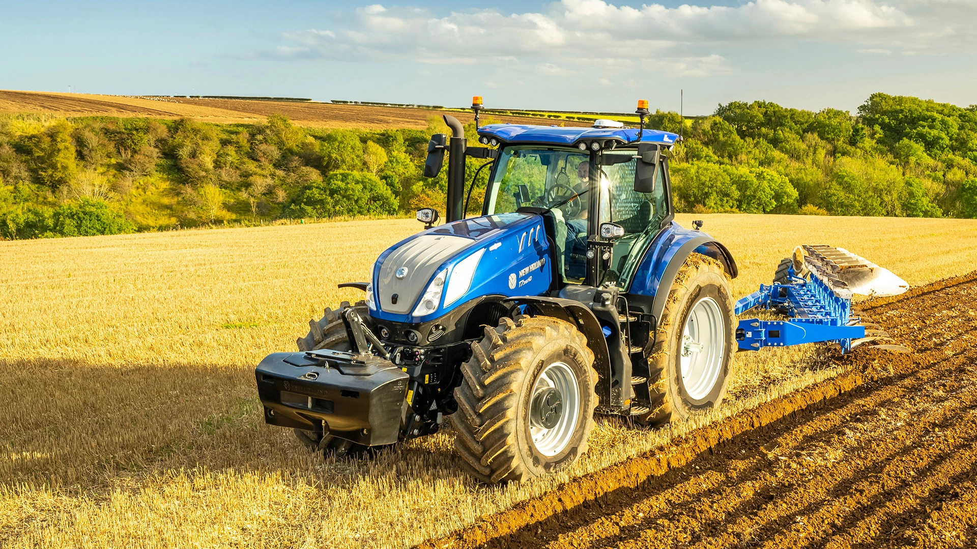T7 Heavy Duty With PLM Intelligence Tractor efficiently operating in a farming environment