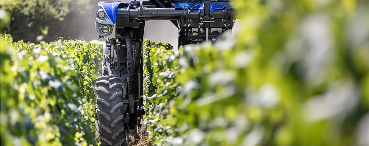 < 2.5 CM ACCURACY ANYTIME, ANYWHERE