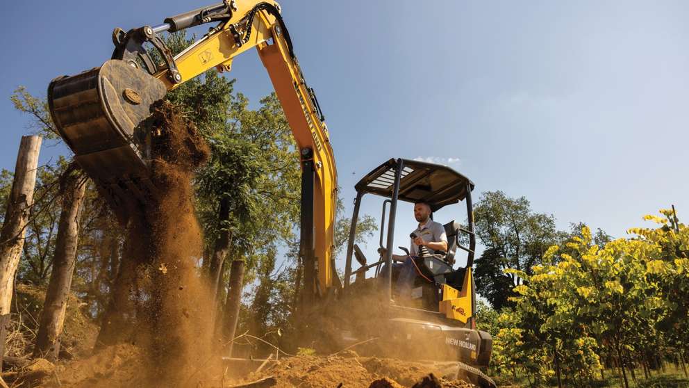 E60D Mini Excavator | New Holland thumbnail 2