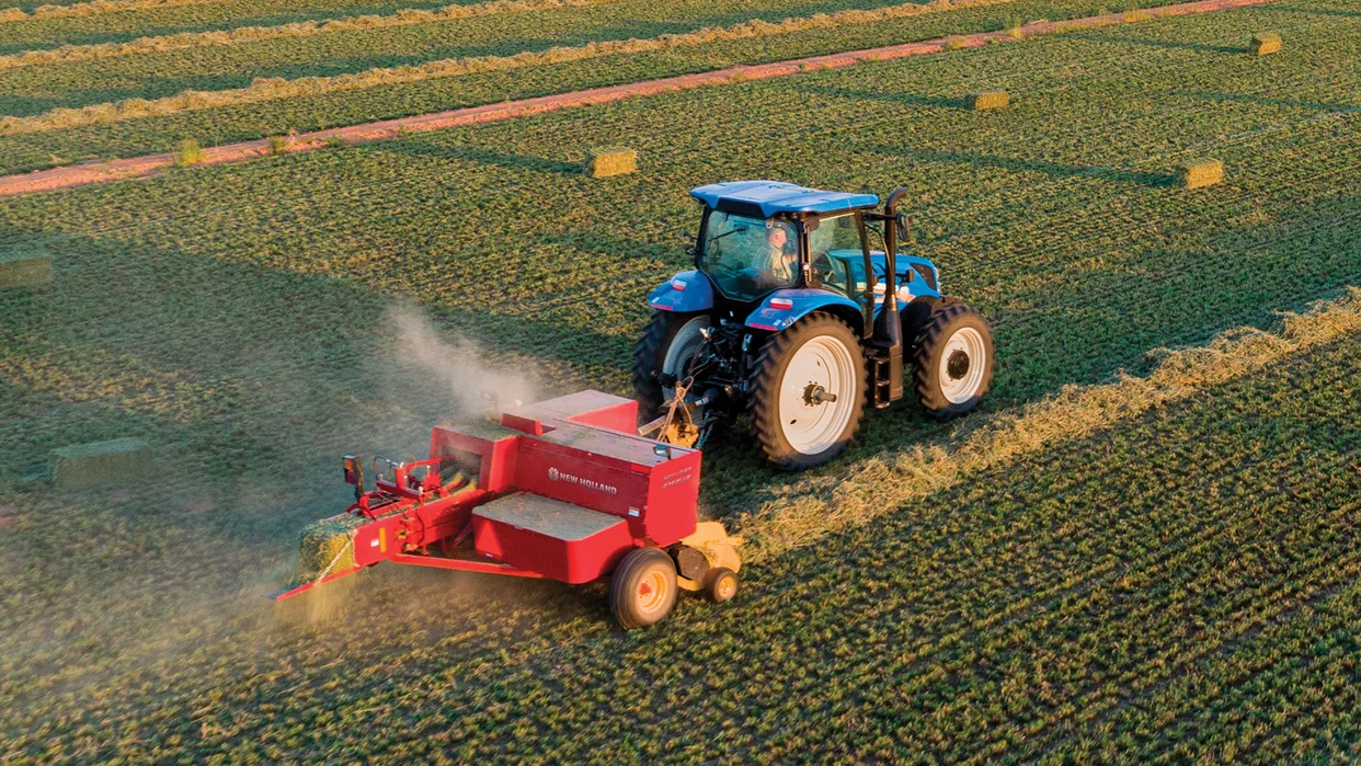 Hayliner® Small Square Balers Media Gallery