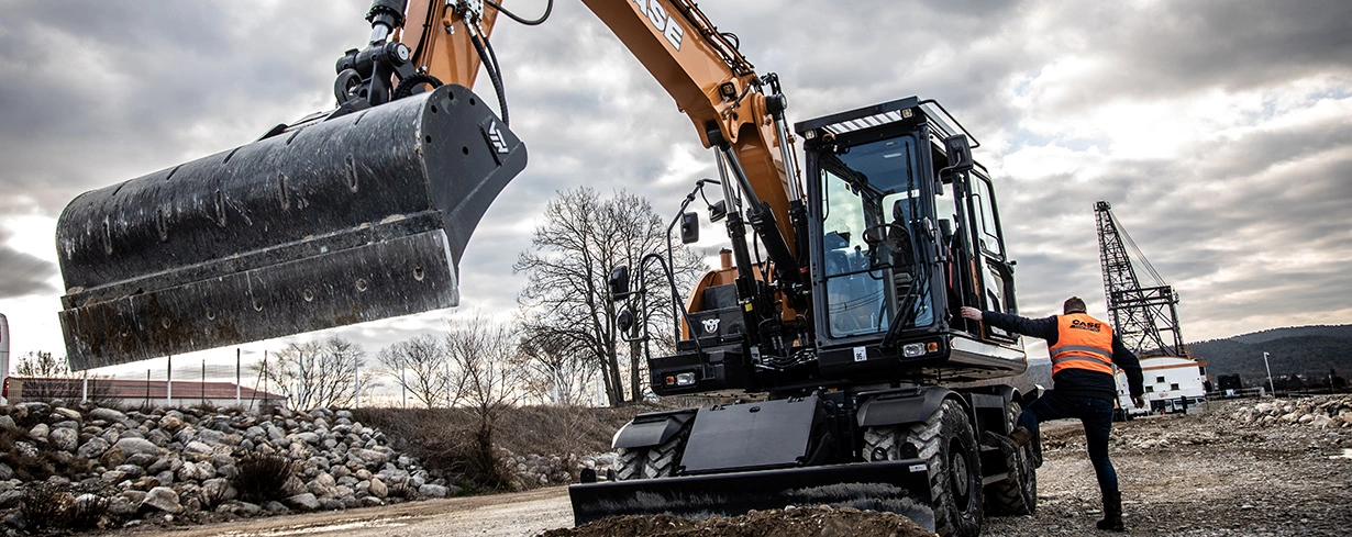 E-Series Wheeled Excavators - SAFETY AND MAINTENANCE