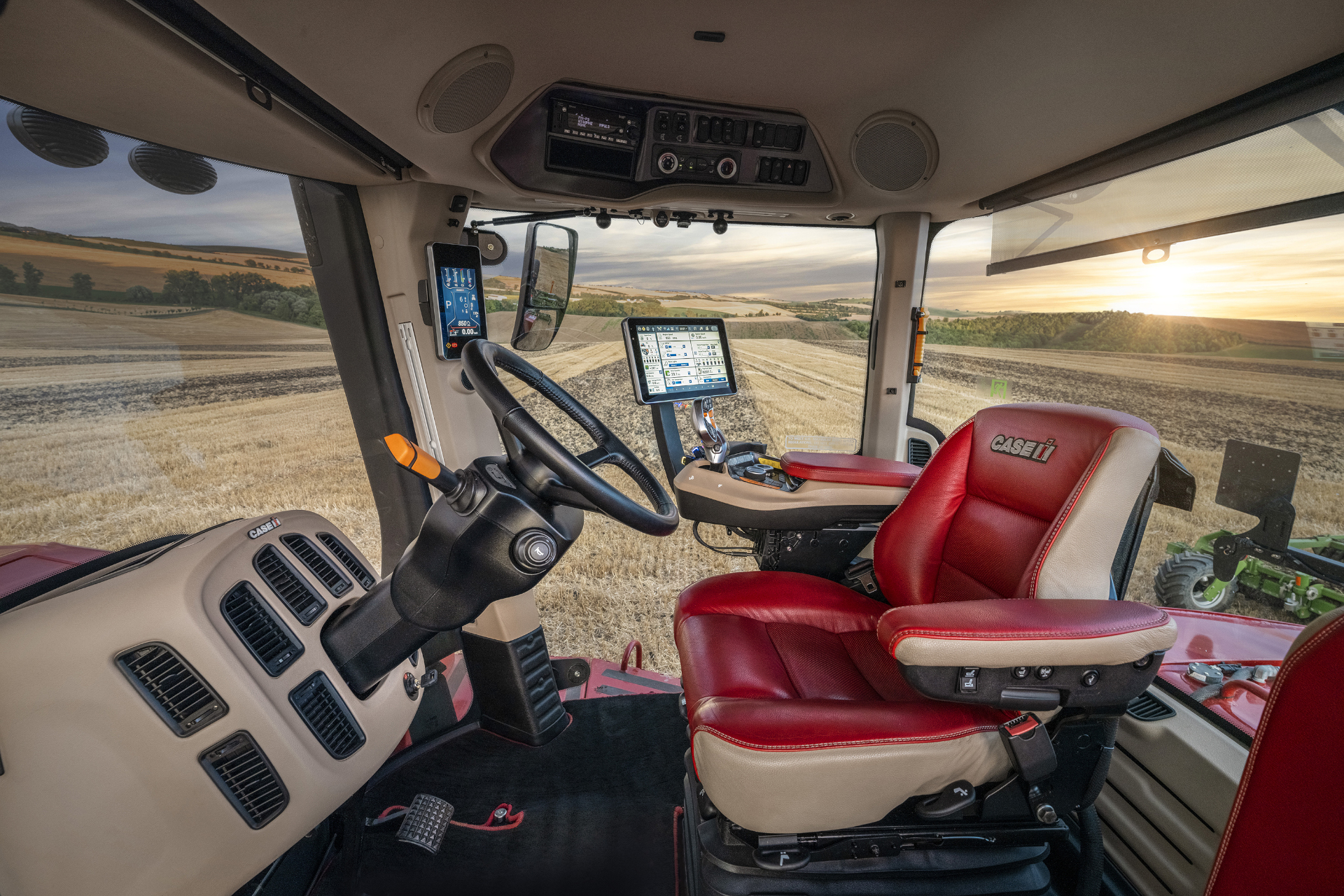 Case IH_New Steiger 785 Quadtrac_cab_res.jpg
