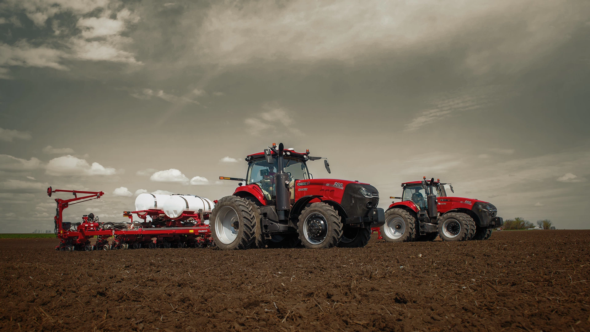 Case IH unveils row-crop tractor on tracks