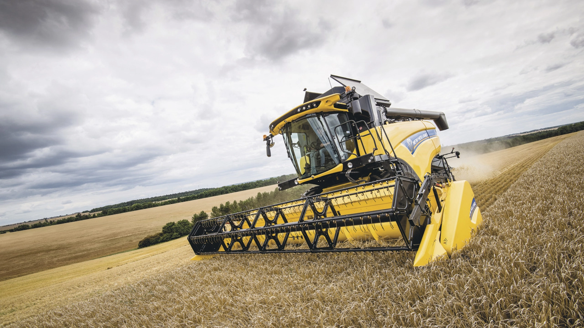 New Holland CX5-CX6 Combine Harvester in action, efficiently harvesting with agricultural combine header