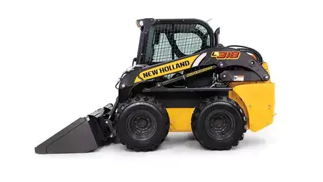 foto de estúdio com a minicarregadeira L318 da New Holland destacando sua lateral. 