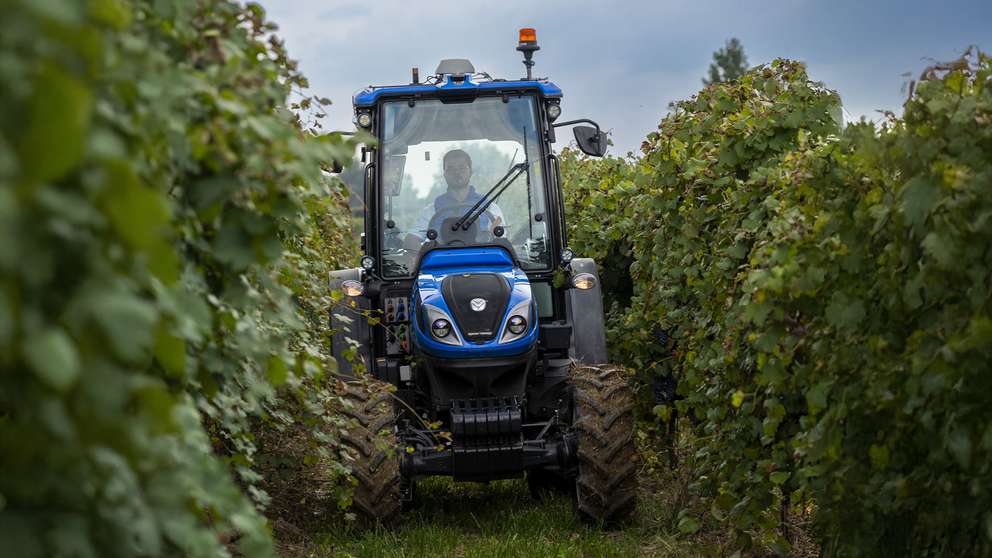 Il sistema di guida avanzata di New Holland per trattori speciali vince il premio EIMA per l'innovazione tecnica