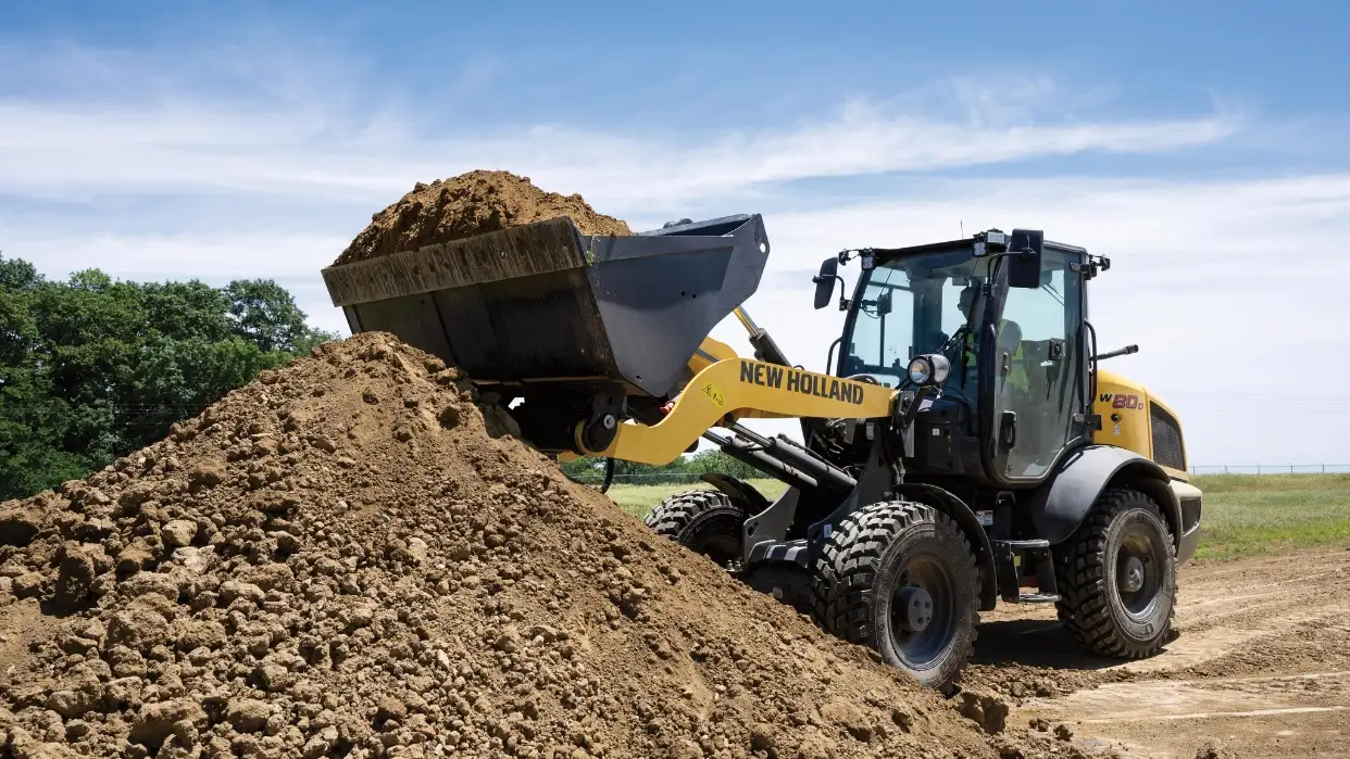 W80D lifting dirt.