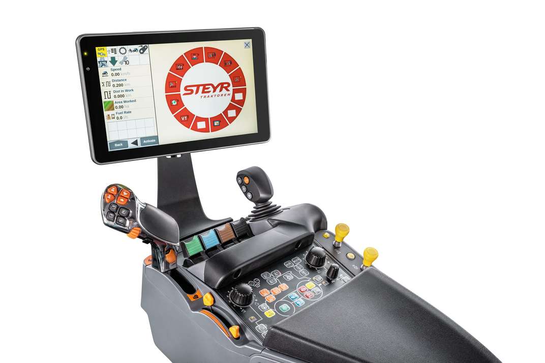 STEYR_EXPERT CVT_TOUCHSCREEN AND ARMREST