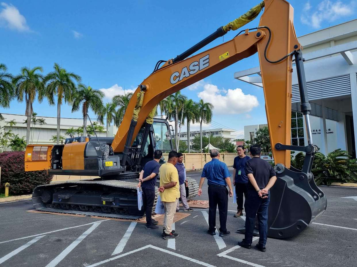 CASE construction equipment showcases its offering in roadshow event in Tawau, Malaysia