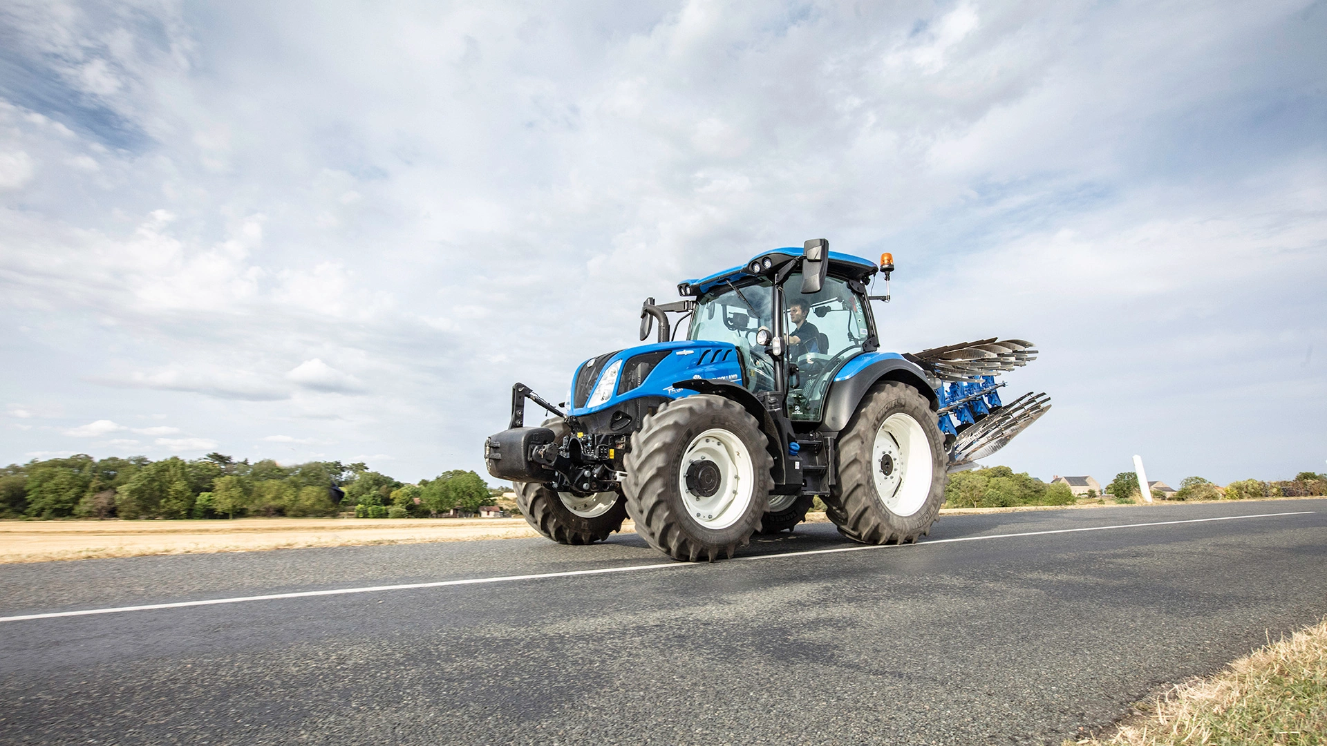 T5 Dynamic Command & Auto Command agricultural tractor on the road