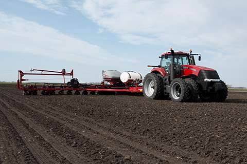 Magnum 310 and 1255 Early Riser planter in brown field
