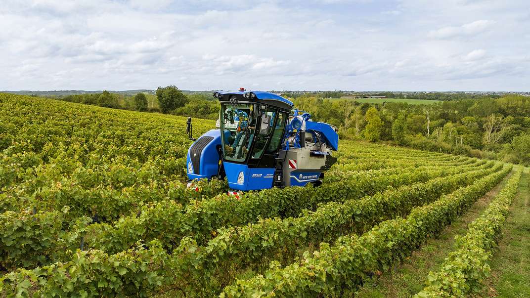 Plus de confort, de capacité, de puissance et de productivité : les nouvelles machines à vendanger compactes BRAUD de New Holland