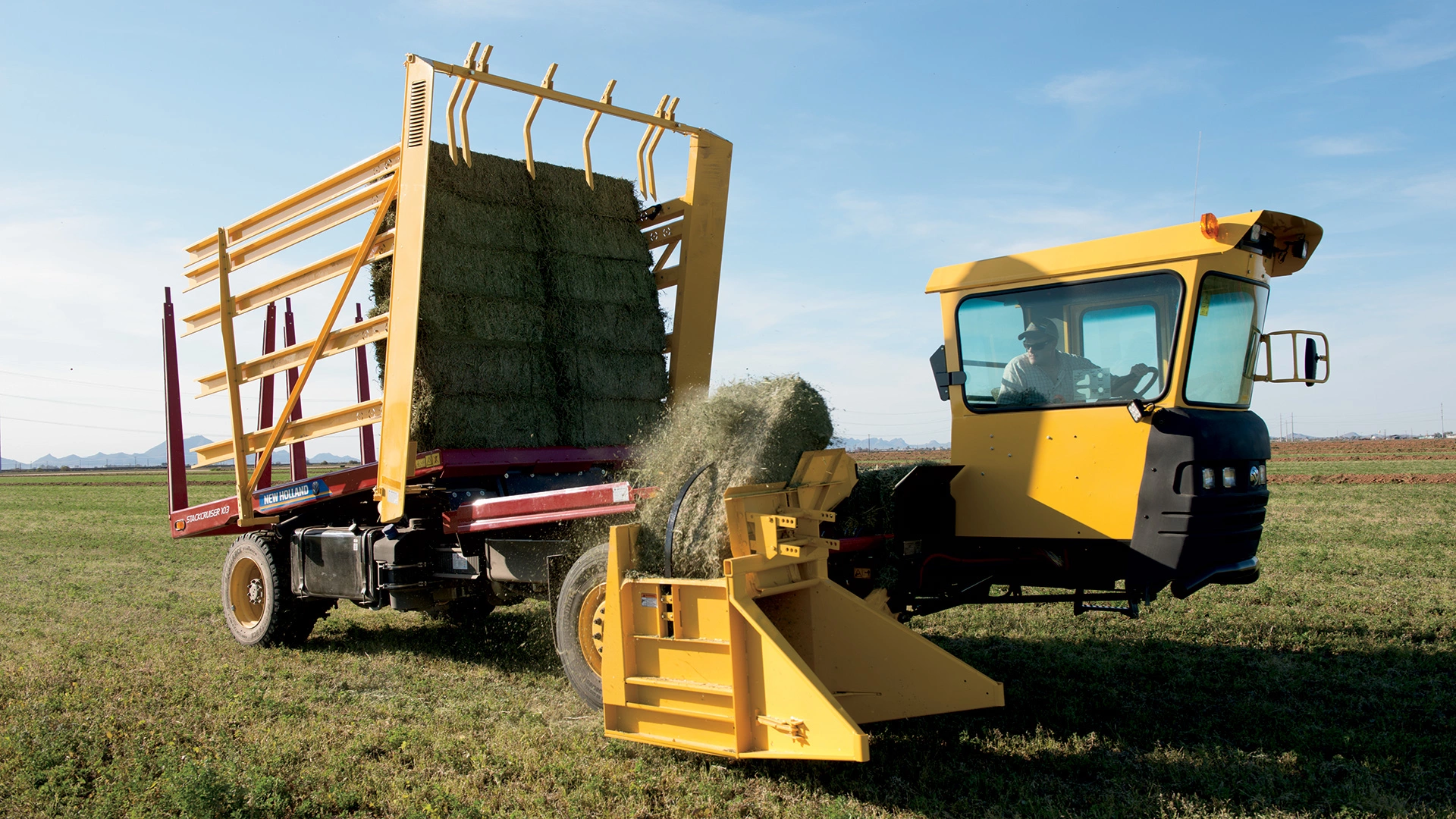 Stackcruiser® Bale Wagons - Hay Wagon | New Holland