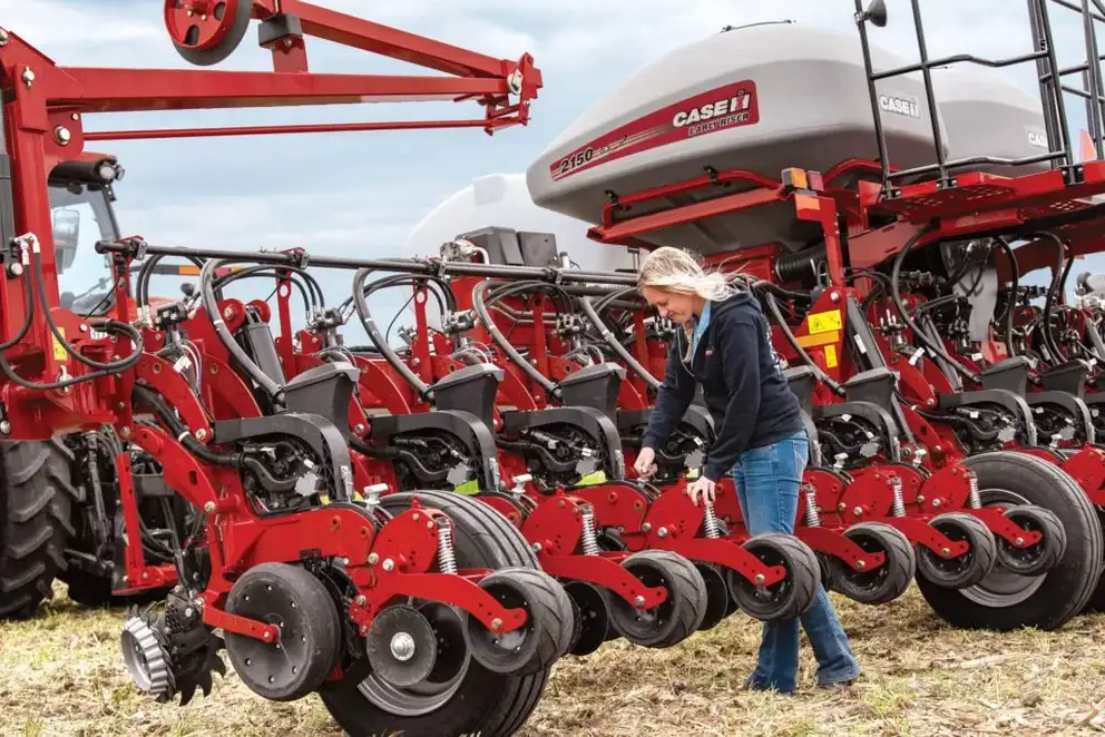 woman adjusting 2150 Early Riser Planter